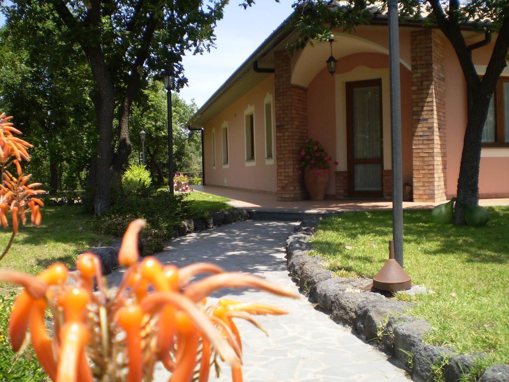 Poggiofelice B&B ซัฟเฟรานา เอตเนอา ภายนอก รูปภาพ