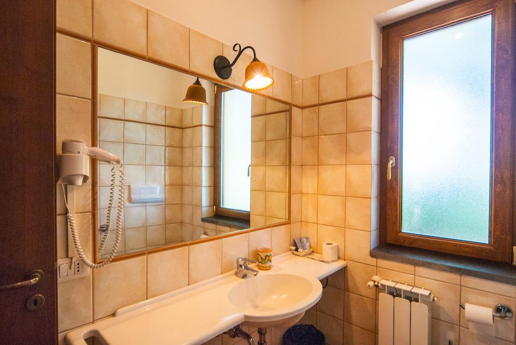 Poggiofelice B&B ซัฟเฟรานา เอตเนอา ห้อง รูปภาพ